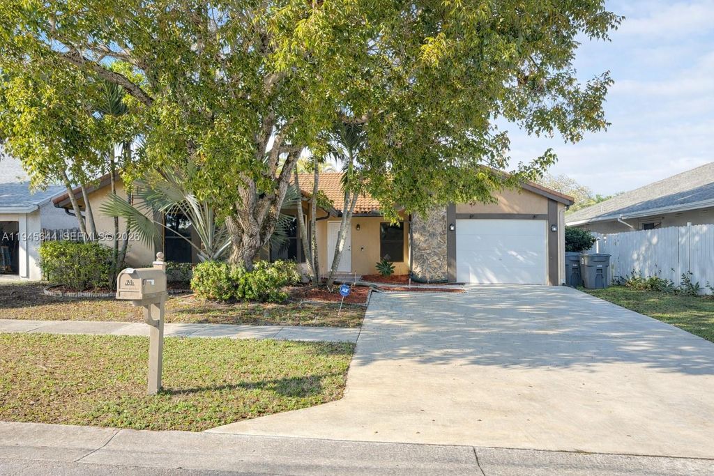 21374 Summertrace Cir, Boca Raton, FL 33428
