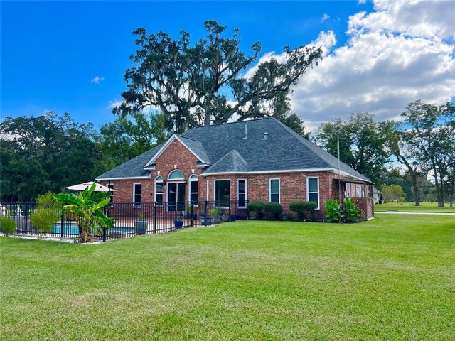 150 Cornelia Lane, Angleton, TX 77515