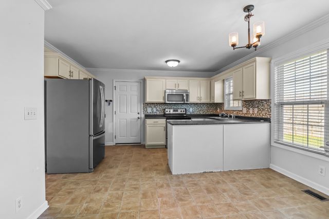 1213 Channelview Dr, Clarksville, TN 37040