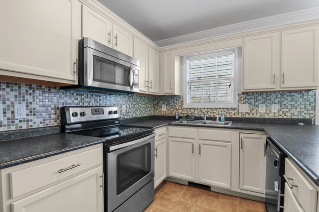 1213 Channelview Dr, Clarksville, TN 37040