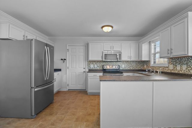 1213 Channelview Dr, Clarksville, TN 37040