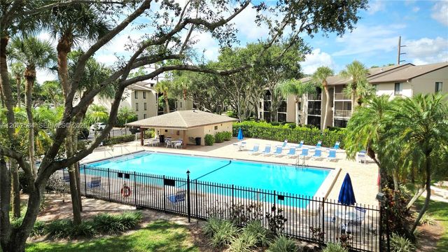 202 Foxtail Drive G2, Greenacres, FL 33415