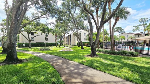 202 Foxtail Drive G2, Greenacres, FL 33415