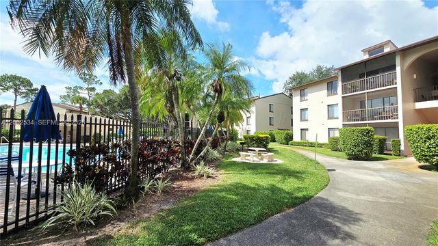 202 Foxtail Drive G2, Greenacres, FL 33415