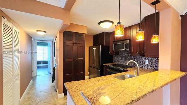 202 Foxtail Drive G2, Greenacres, FL 33415
