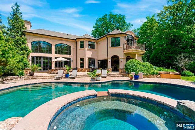 70 Oak Drive, Upper Saddle River, NJ 07458