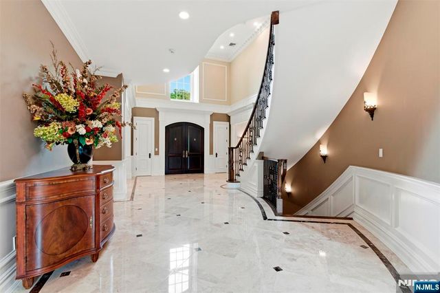 70 Oak Drive, Upper Saddle River, NJ 07458