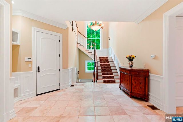 70 Oak Drive, Upper Saddle River, NJ 07458