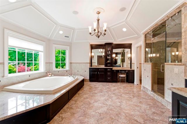 70 Oak Drive, Upper Saddle River, NJ 07458