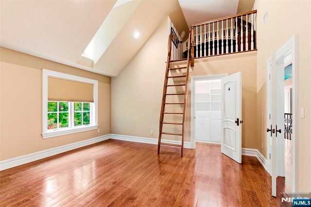 70 Oak Drive, Upper Saddle River, NJ 07458