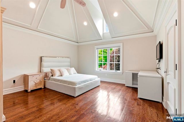 70 Oak Drive, Upper Saddle River, NJ 07458