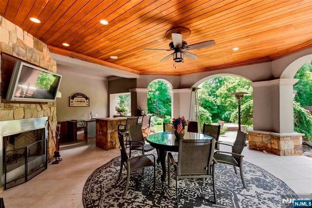 70 Oak Drive, Upper Saddle River, NJ 07458
