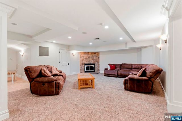 70 Oak Drive, Upper Saddle River, NJ 07458