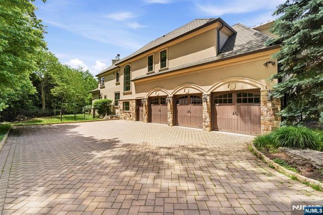 70 Oak Drive, Upper Saddle River, NJ 07458