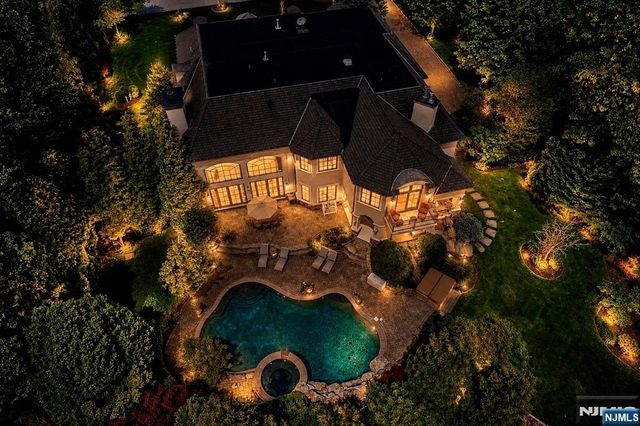 70 Oak Drive, Upper Saddle River, NJ 07458