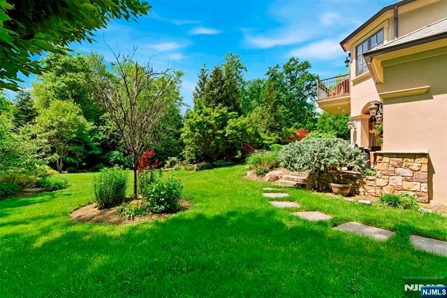 70 Oak Drive, Upper Saddle River, NJ 07458