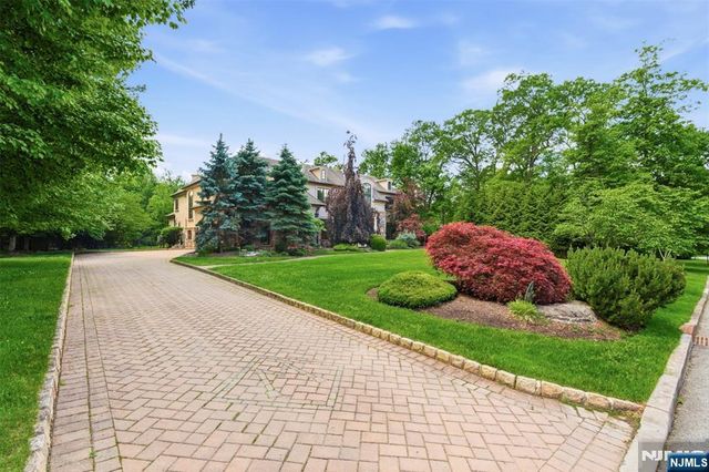 70 Oak Drive, Upper Saddle River, NJ 07458