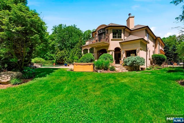 70 Oak Drive, Upper Saddle River, NJ 07458