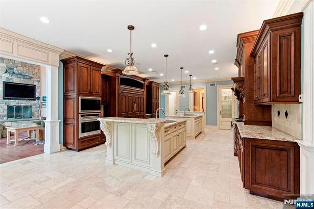 70 Oak Drive, Upper Saddle River, NJ 07458