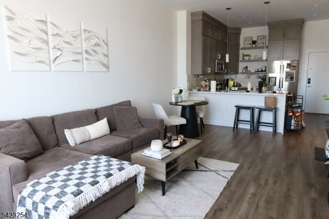 1 Carriage City Plz 1710, Rahway City, NJ 07065