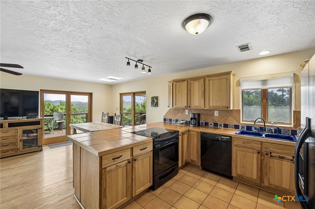 1121 Bradstreet, Canyon Lake, TX 78133