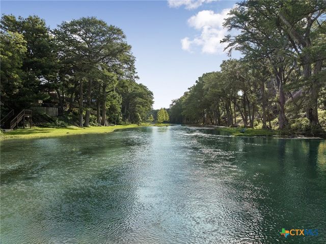 1121 Bradstreet, Canyon Lake, TX 78133
