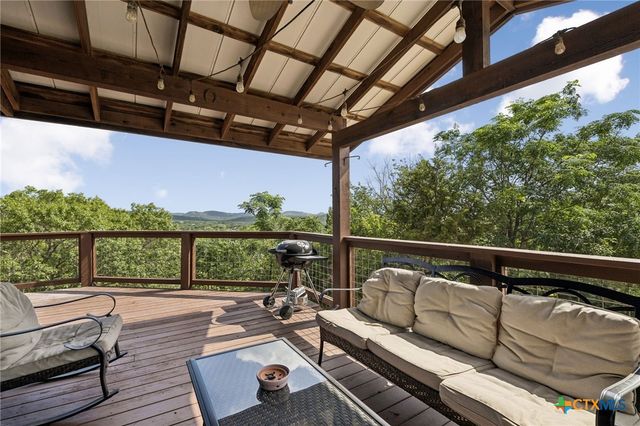 1121 Bradstreet, Canyon Lake, TX 78133