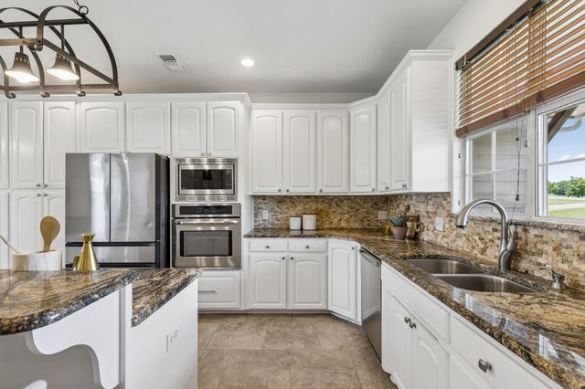 117 Galvan Lane, Van Alstyne, TX 75495