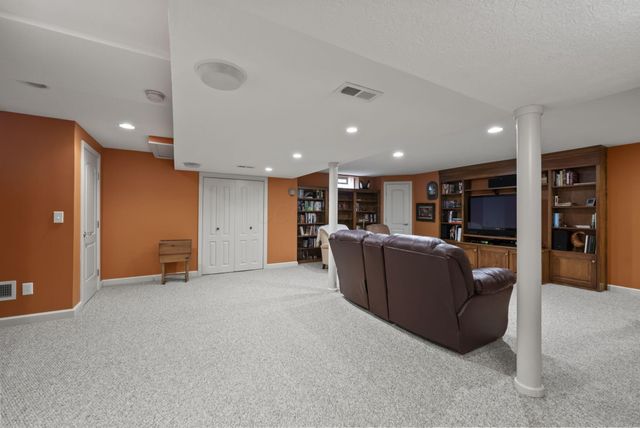 7823 Jordan Crossing, Reynoldsburg, OH 43068