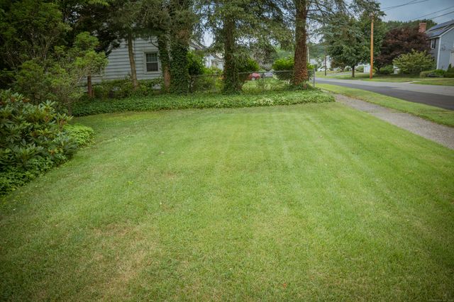 65 Willard Street, Hamden, CT 06518