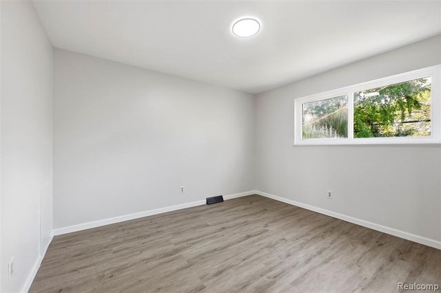26703 Norfolk Street, Inkster, MI 48141