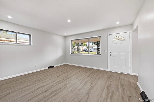 26703 Norfolk Street, Inkster, MI 48141