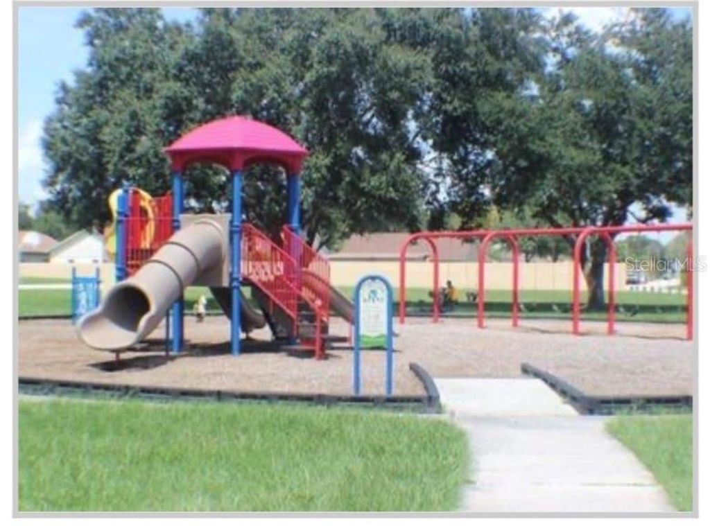 Image 17 of property listing at 12522 CASTLE HILL DRIVE, Tampa, FL 33624