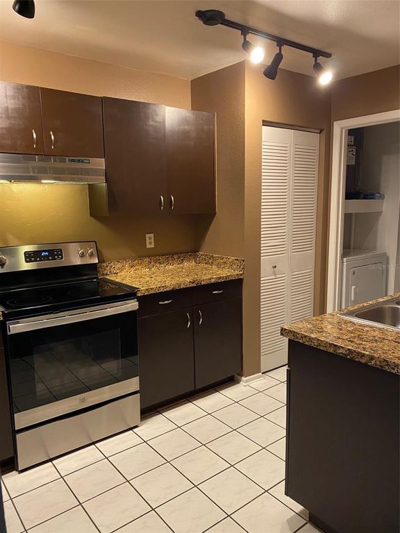 Image 4 of property listing at 12522 CASTLE HILL DRIVE, Tampa, FL 33624