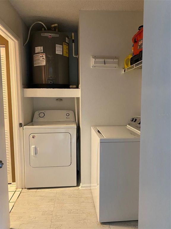 Image 8 of property listing at 12522 CASTLE HILL DRIVE, Tampa, FL 33624