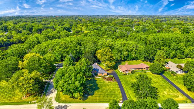 79 Mark Drive, Hawthorn Woods, IL 60047