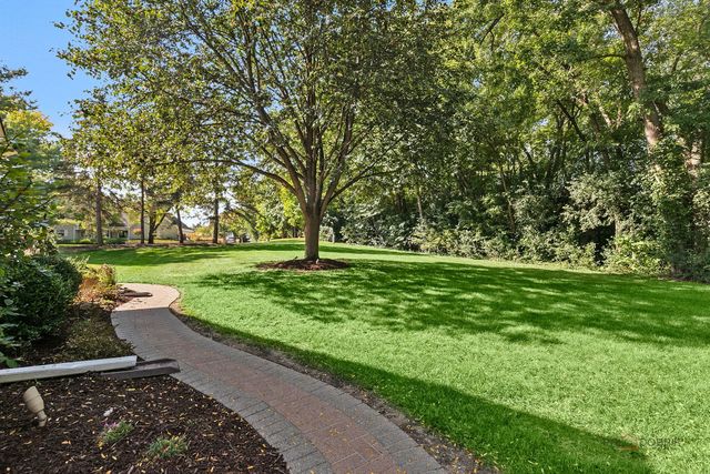 79 Mark Drive, Hawthorn Woods, IL 60047