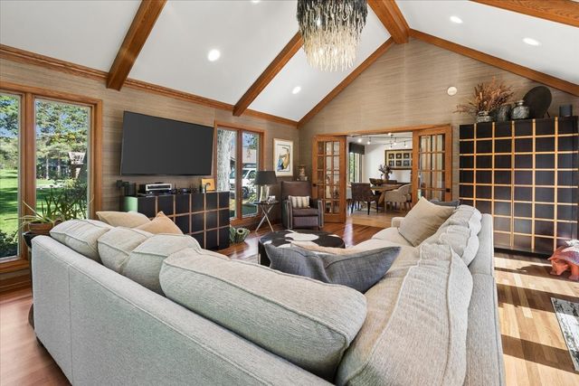 79 Mark Drive, Hawthorn Woods, IL 60047