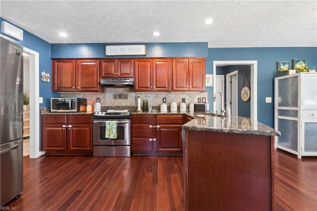 7534 Tyndall DR, Gloucester Point, VA 23062