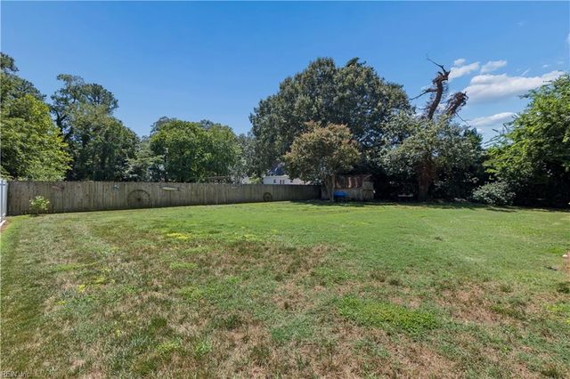 7534 Tyndall DR, Gloucester Point, VA 23062
