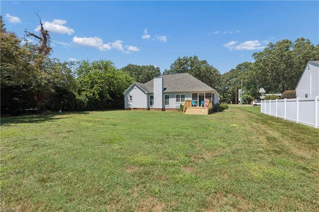 7534 Tyndall DR, Gloucester Point, VA 23062
