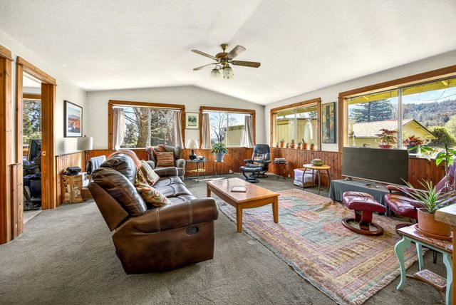 1971 Pioneer Road, Talent, OR 97540