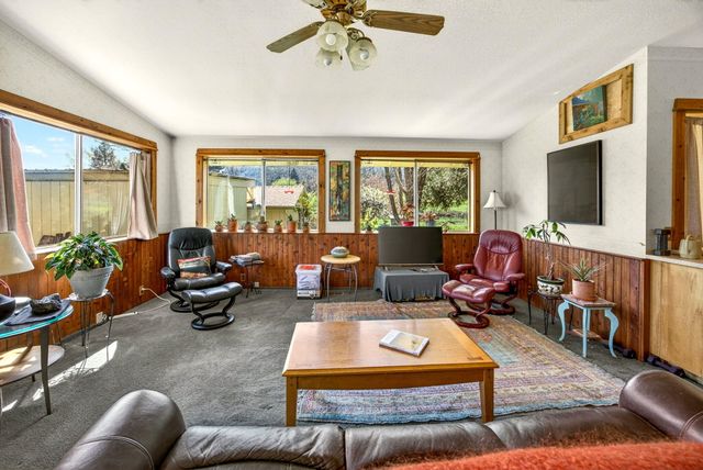 1971 Pioneer Road, Talent, OR 97540