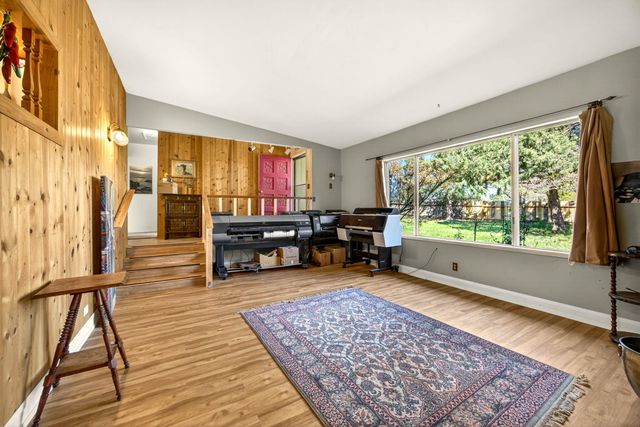 1971 Pioneer Road, Talent, OR 97540