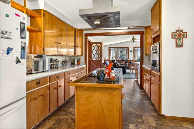 1971 Pioneer Road, Talent, OR 97540