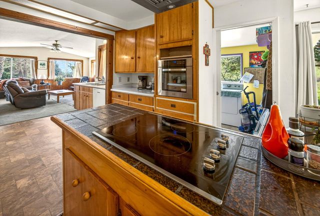 1971 Pioneer Road, Talent, OR 97540