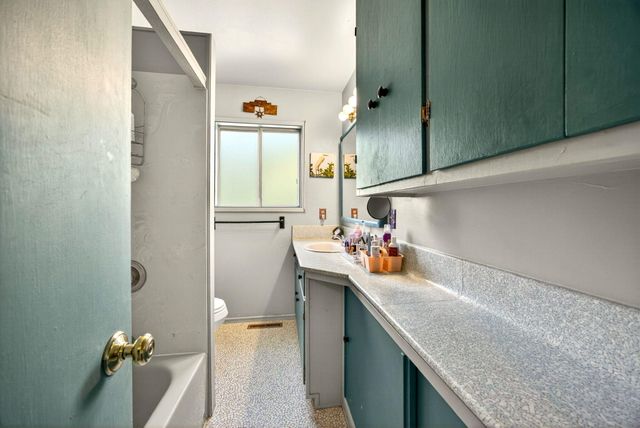 1971 Pioneer Road, Talent, OR 97540