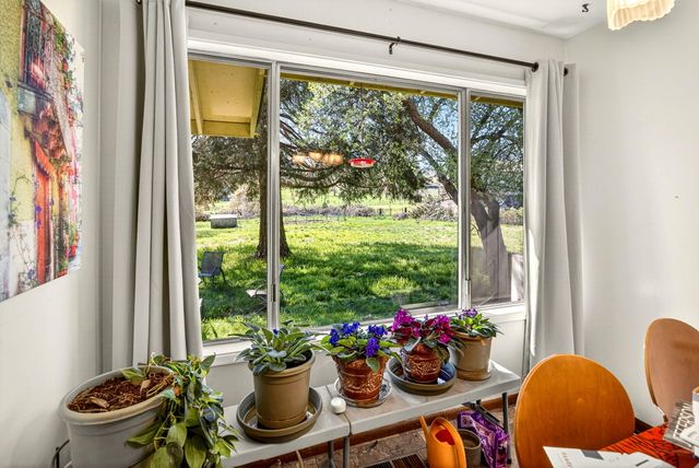 1971 Pioneer Road, Talent, OR 97540