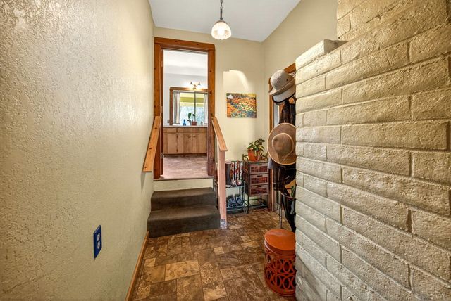 1971 Pioneer Road, Talent, OR 97540