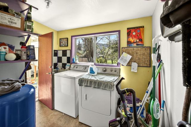 1971 Pioneer Road, Talent, OR 97540